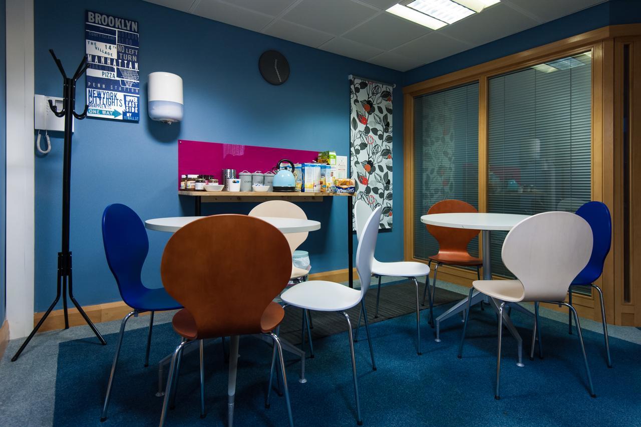 Russell Scott Backpackers Hostel Лийдс Екстериор снимка