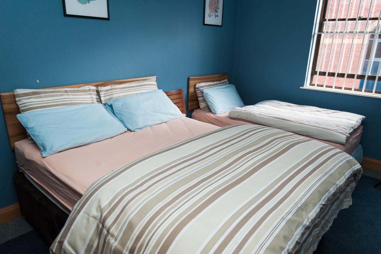 Russell Scott Backpackers Hostel Лийдс Екстериор снимка