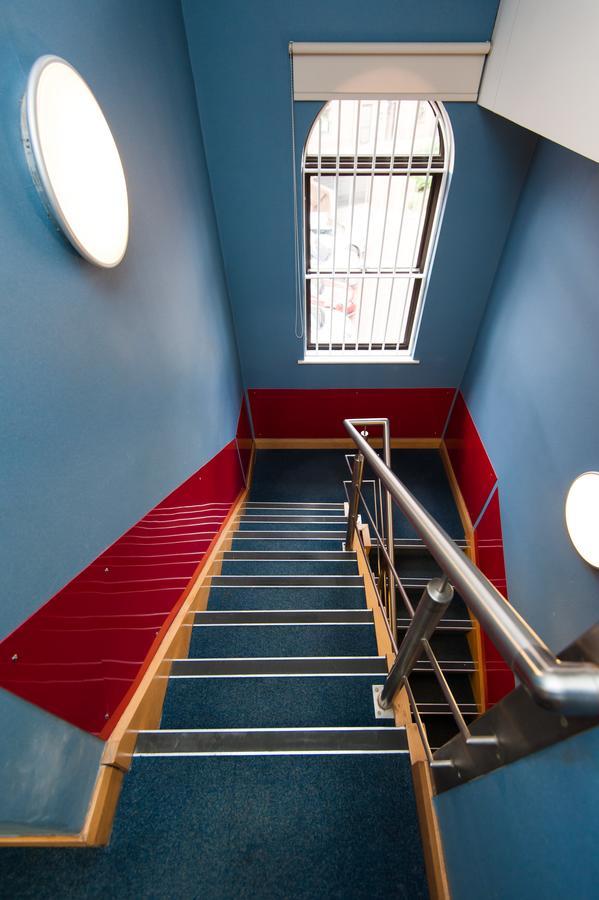 Russell Scott Backpackers Hostel Лийдс Екстериор снимка