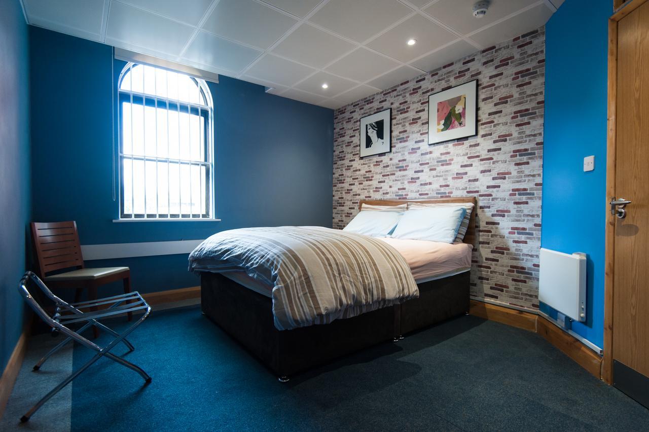 Russell Scott Backpackers Hostel Лийдс Екстериор снимка