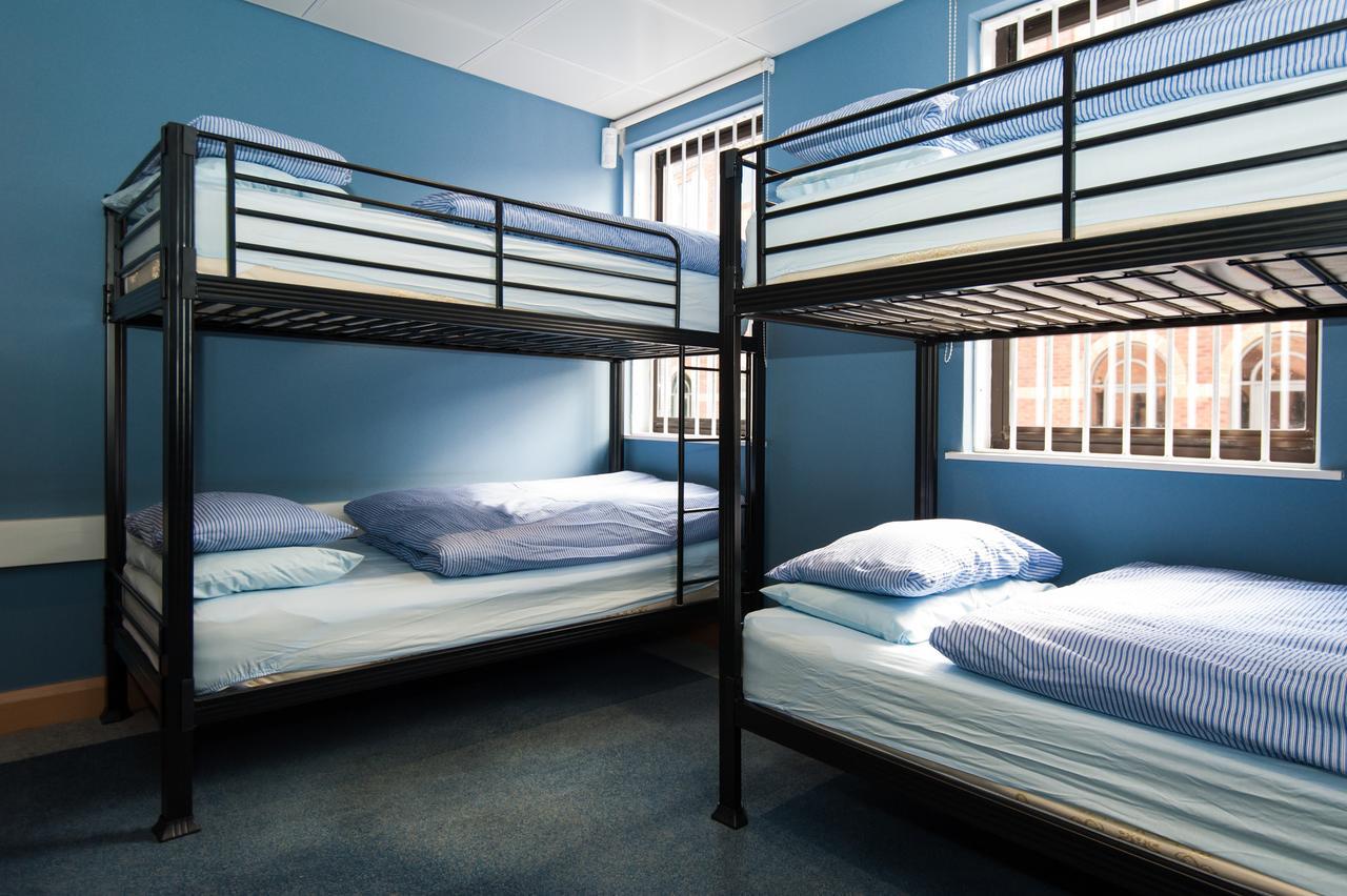 Russell Scott Backpackers Hostel Лийдс Екстериор снимка