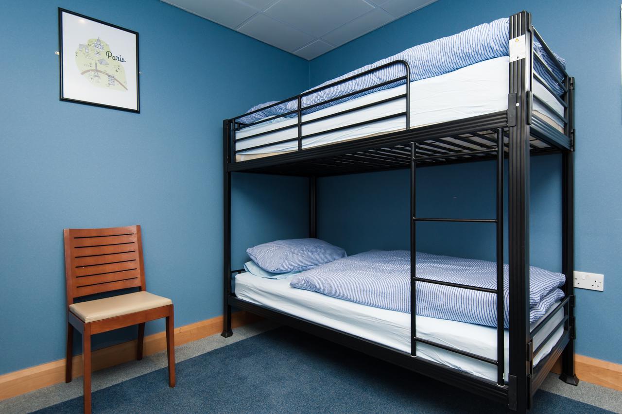Russell Scott Backpackers Hostel Лийдс Екстериор снимка