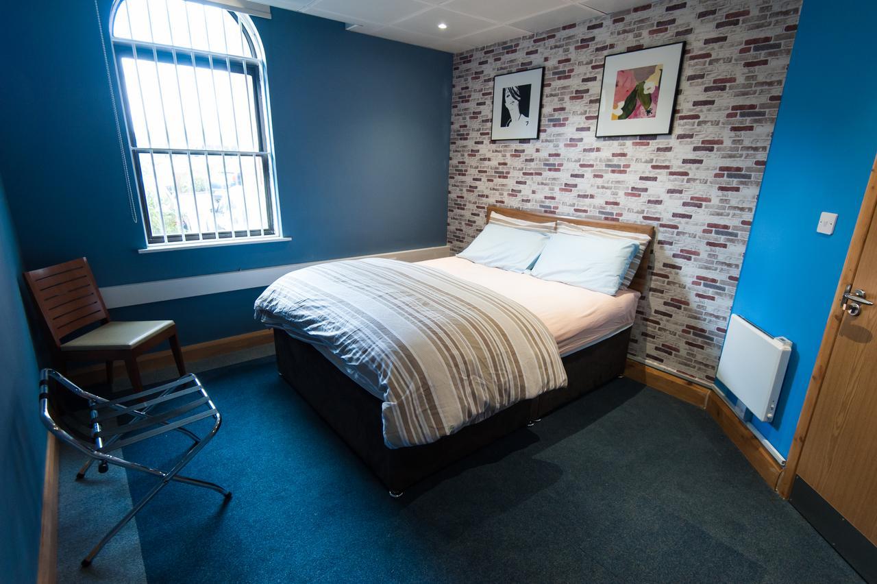 Russell Scott Backpackers Hostel Лийдс Екстериор снимка