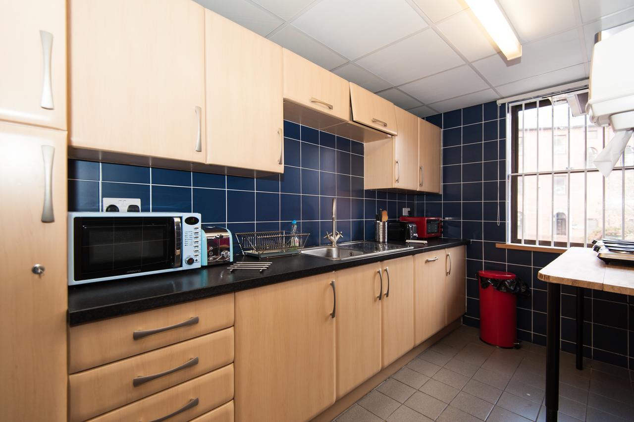Russell Scott Backpackers Hostel Лийдс Екстериор снимка