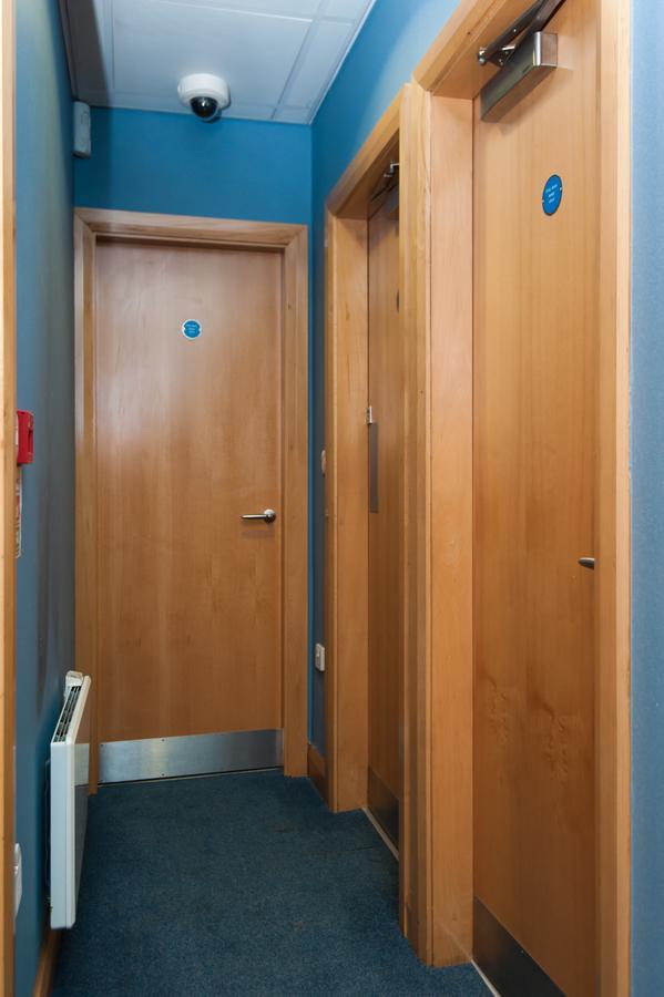 Russell Scott Backpackers Hostel Лийдс Екстериор снимка